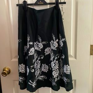 🛍️SOLD🛍️ ~ Ann Taylor Loft Skirt sz 2